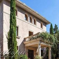 Дом в центре города в Испании, Каталония, Барселона, 1080 кв.м.