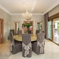 Дом на второй линии моря/озера, в пригороде в Испании, Андалусия, 800 кв.м.