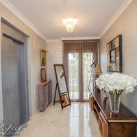 Дом на второй линии моря/озера, в пригороде в Испании, Андалусия, 800 кв.м.