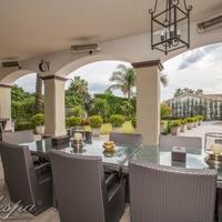 Дом на второй линии моря/озера, в пригороде в Испании, Андалусия, 800 кв.м.