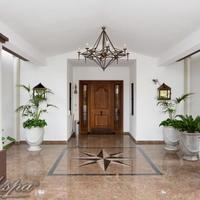 Дом на второй линии моря/озера, в пригороде в Испании, Андалусия, 800 кв.м.