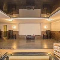 Дом на второй линии моря/озера, в пригороде в Испании, Андалусия, 800 кв.м.