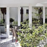 Квартира на первой линии моря/озера, в пригороде в Испании, Андалусия, 69 кв.м.