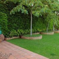 Вилла на первой линии моря/озера, в пригороде в Испании, Каталония, Жирона, 250 кв.м.