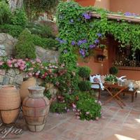 Вилла на первой линии моря/озера, в пригороде в Испании, Каталония, Жирона, 250 кв.м.