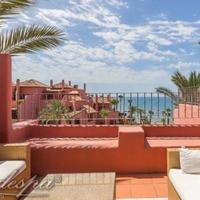 Пентхаус на первой линии моря/озера, в пригороде в Испании, Андалусия, 330 кв.м.