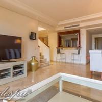 Пентхаус на первой линии моря/озера, в пригороде в Испании, Андалусия, 330 кв.м.