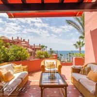 Пентхаус на первой линии моря/озера, в пригороде в Испании, Андалусия, 330 кв.м.