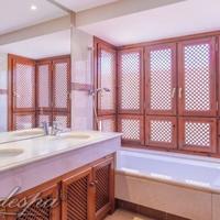 Пентхаус на первой линии моря/озера, в пригороде в Испании, Андалусия, 330 кв.м.