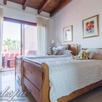 Пентхаус на первой линии моря/озера, в пригороде в Испании, Андалусия, 330 кв.м.