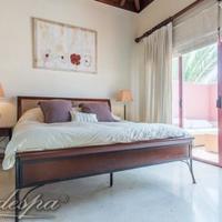 Пентхаус на первой линии моря/озера, в пригороде в Испании, Андалусия, 330 кв.м.