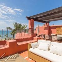 Пентхаус на первой линии моря/озера, в пригороде в Испании, Андалусия, 330 кв.м.