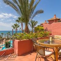 Пентхаус на первой линии моря/озера, в пригороде в Испании, Андалусия, 330 кв.м.