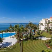 Квартира на первой линии моря/озера, в пригороде в Испании, Андалусия, 260 кв.м.