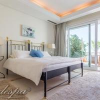 Квартира на первой линии моря/озера, в пригороде в Испании, Андалусия, 260 кв.м.