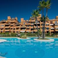 Apartment at the first line of the sea / lake, in the suburbs in Spain, Andalucia, 270 sq.m.
