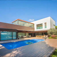 Вилла на второй линии моря/озера, в пригороде в Испании, Каталония, Багур, 600 кв.м.