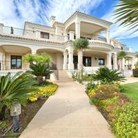 Вилла в пригороде в Испании, Андалусия, 910 кв.м.