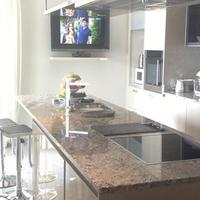 Вилла на второй линии моря/озера, в пригороде в Испании, Каталония, Жирона, 420 кв.м.