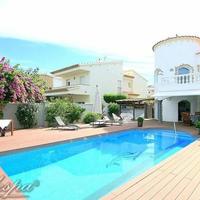 Villa in the suburbs in Spain, Catalunya, Girona, 208 sq.m.