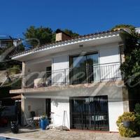 Вилла на второй линии моря/озера, в пригороде в Испании, Каталония, Жирона, 212 кв.м.