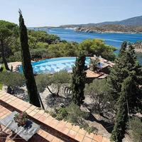 Вилла на первой линии моря/озера, в пригороде в Испании, Каталония, Жирона, 1000 кв.м.