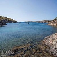 Вилла на первой линии моря/озера, в пригороде в Испании, Каталония, Жирона, 1000 кв.м.