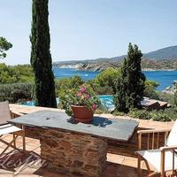 Вилла на первой линии моря/озера, в пригороде в Испании, Каталония, Жирона, 1000 кв.м.