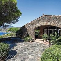 Вилла на первой линии моря/озера, в пригороде в Испании, Каталония, Жирона, 1000 кв.м.