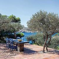 Вилла на первой линии моря/озера, в пригороде в Испании, Каталония, Жирона, 1000 кв.м.