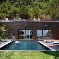 Вилла на второй линии моря/озера, в пригороде в Испании, Каталония, Жирона, 600 кв.м.