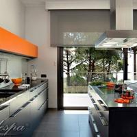 Вилла на второй линии моря/озера, в пригороде в Испании, Каталония, Жирона, 600 кв.м.