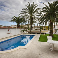 Вилла в центре города в Испании, Каталония, Жирона, 145 кв.м.