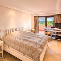 Пентхаус на первой линии моря/озера, в пригороде в Испании, Андалусия, 155 кв.м.