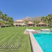 Вилла в пригороде в Испании, Андалусия, 2438 кв.м.