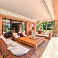 Вилла на второй линии моря/озера, в пригороде в Испании, Андалусия, 1300 кв.м.