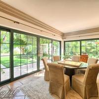 Вилла на второй линии моря/озера, в пригороде в Испании, Андалусия, 1300 кв.м.