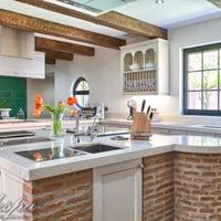 Вилла на второй линии моря/озера, в пригороде в Испании, Андалусия, 1300 кв.м.