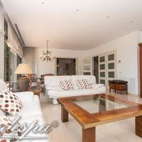 Вилла в центре города в Испании, Каталония, Эсплугес-де-Льобрегат, 510 кв.м.