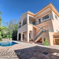 House in the suburbs in Spain, Andalucia, 485 sq.m.