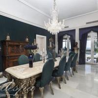 Вилла на первой линии моря/озера, в пригороде в Испании, Андалусия, 1600 кв.м.