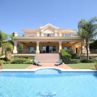 Дом в пригороде в Испании, Андалусия, 755 кв.м.