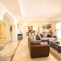 Дом в пригороде в Испании, Андалусия, 755 кв.м.