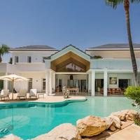 Вилла на второй линии моря/озера, в пригороде в Испании, Андалусия, 916 кв.м.