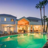 Вилла на второй линии моря/озера, в пригороде в Испании, Андалусия, 916 кв.м.