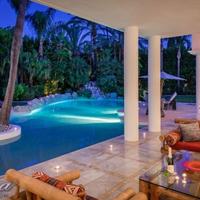 Вилла на второй линии моря/озера, в пригороде в Испании, Андалусия, 916 кв.м.