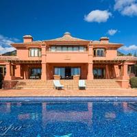 House in the suburbs in Spain, Andalucia, 1040 sq.m.