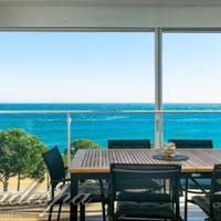 Квартира на первой линии моря/озера, в пригороде в Испании, Каталония, Жирона, 180 кв.м.