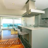 Квартира на первой линии моря/озера, в пригороде в Испании, Каталония, Жирона, 180 кв.м.