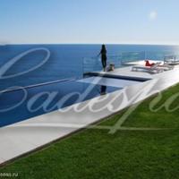 Вилла на первой линии моря/озера, в пригороде в Испании, Каталония, Жирона, 1450 кв.м.